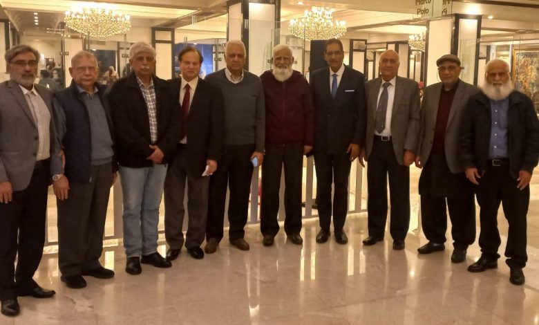 A memorable reunion of Dr. Waqar Ahmad (USA) and his Chemical Engineering classmates group photo